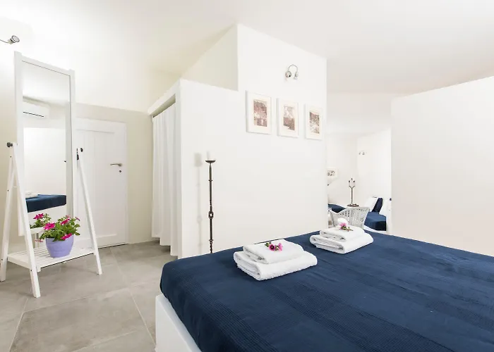 Fava Eco 4* Foinikia (Santorini)