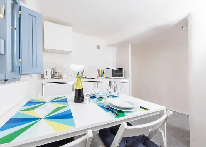 Fava Eco 4* Foinikia (Santorini)