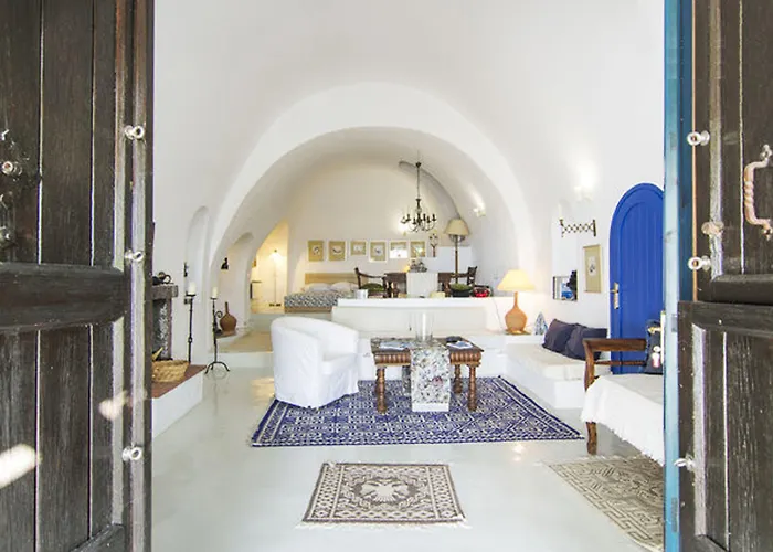 Fava Eco 4* Foinikia (Santorini)