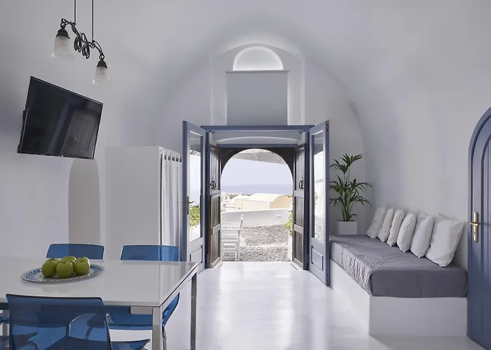 Aparthotel Fava Eco Foinikia (Santorini)