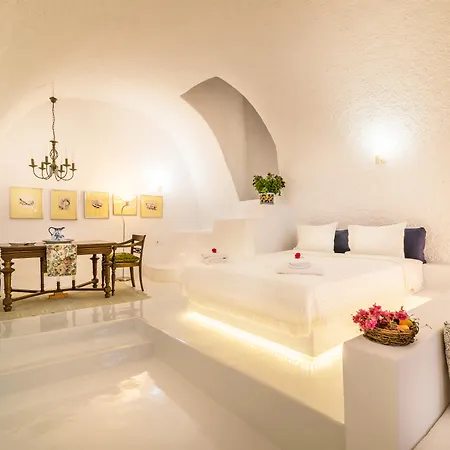 Aparthotel Fava Eco Foinikia (Santorini)