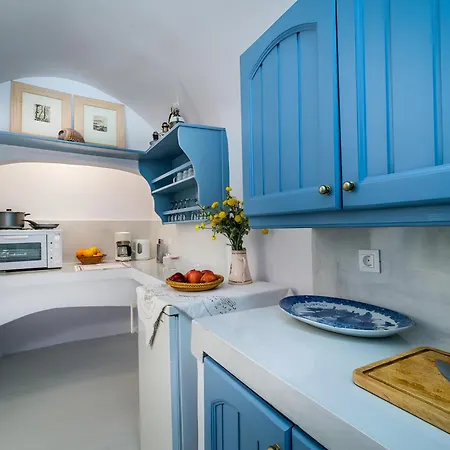 Fava Eco 4* Foinikia (Santorini)