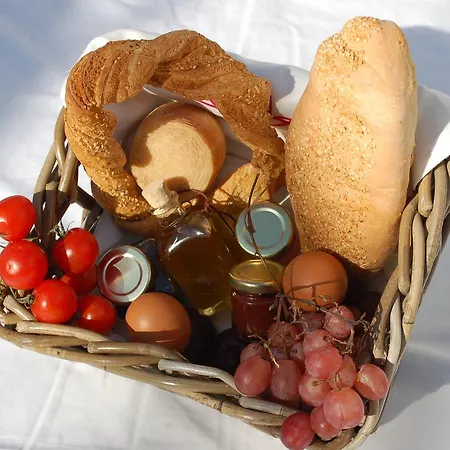 Fava Eco 4* Foinikia (Santorini)